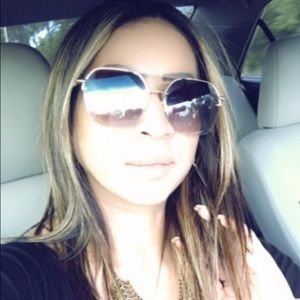 Meet your Posher, Reina